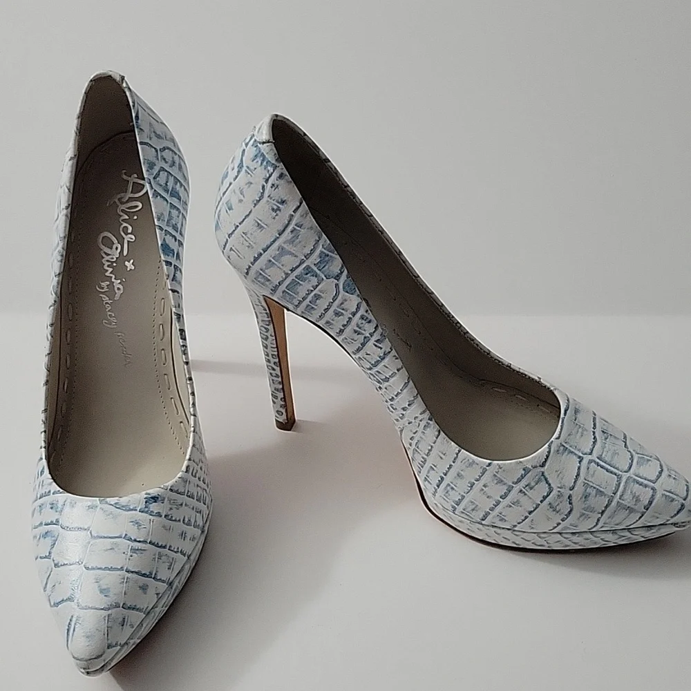 NWOB Alice + Olivia Dina Snakeskin Blue White Hi Heel Pumps Size 39
